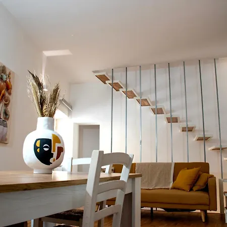 Urban Chic Apartment *